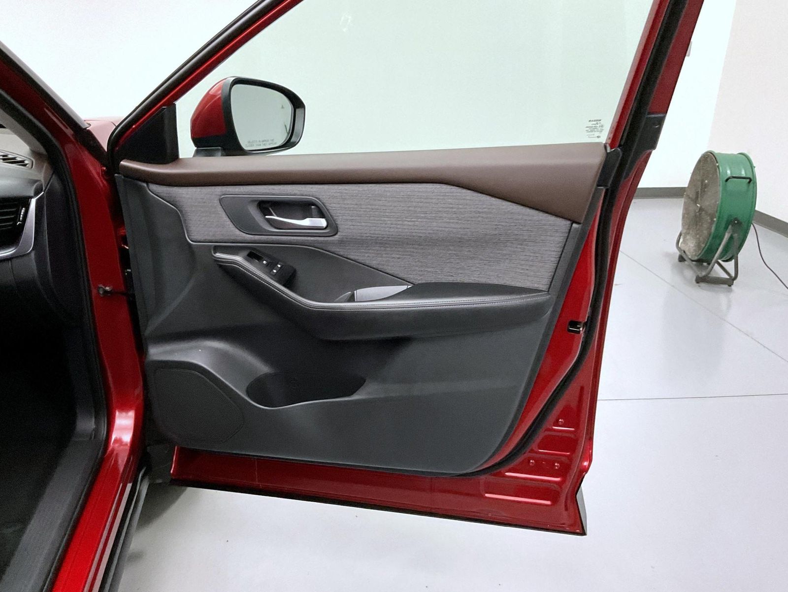 2023 Nissan Rogue SV photo 16