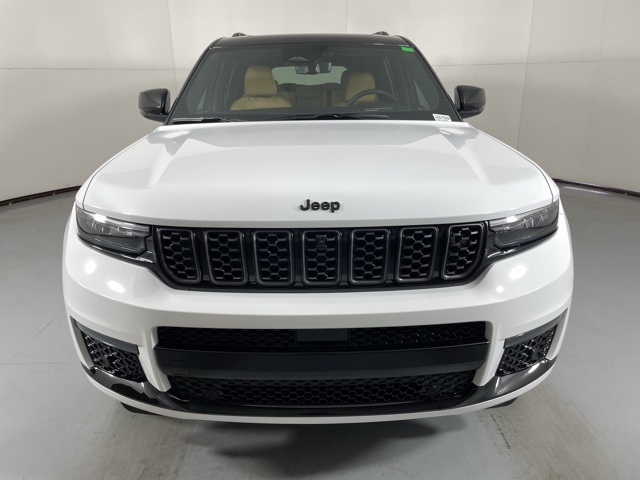 2025 Jeep Grand Cherokee L Summit photo 3