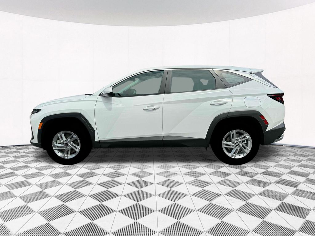 2025 Hyundai Tucson SE photo 3