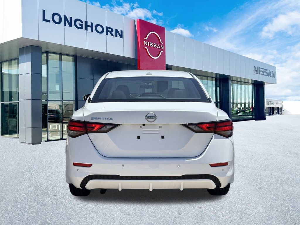 2025 Nissan Sentra SV photo 4
