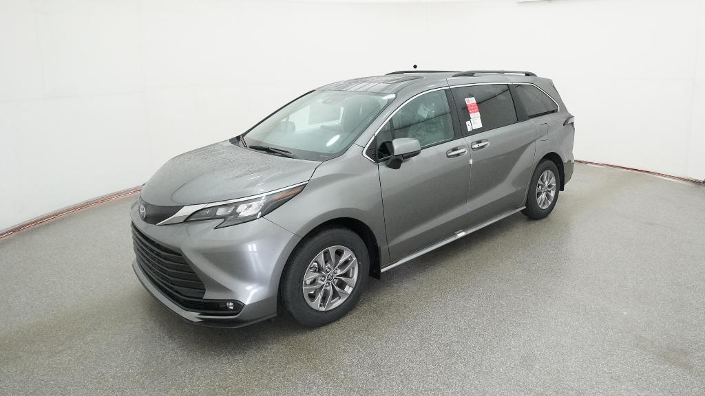 2026 Toyota Sienna XLE's photo