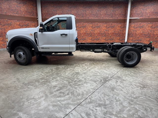2025 Ford F-550 photo 2