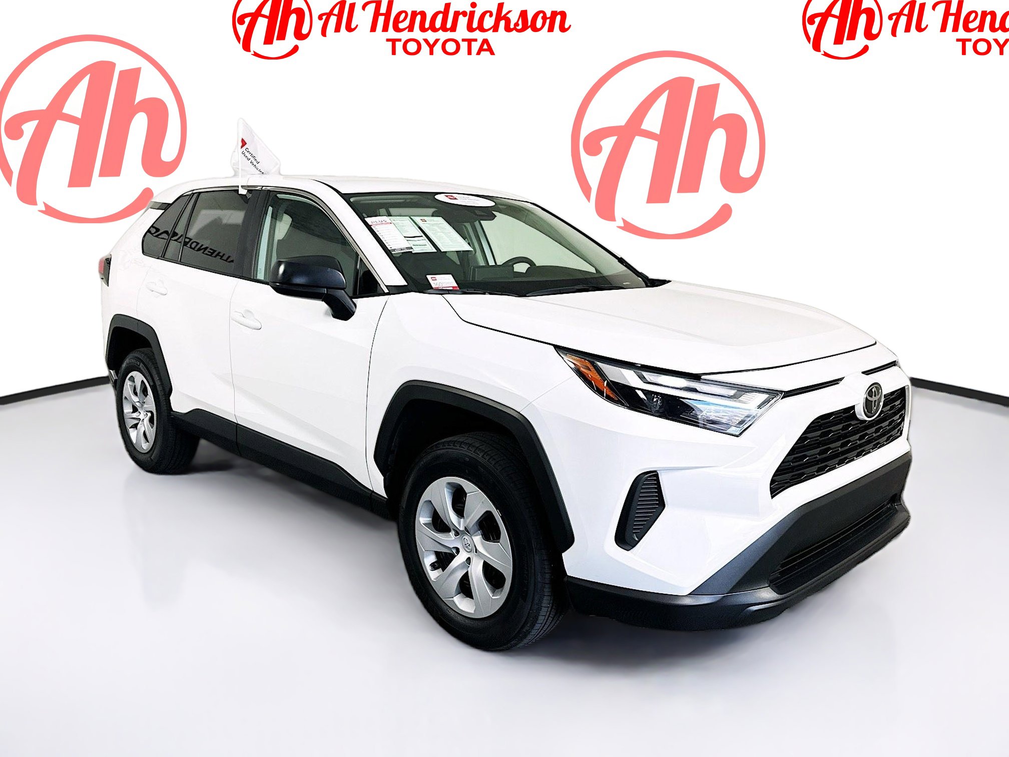 2025 Toyota RAV4 LE's photo