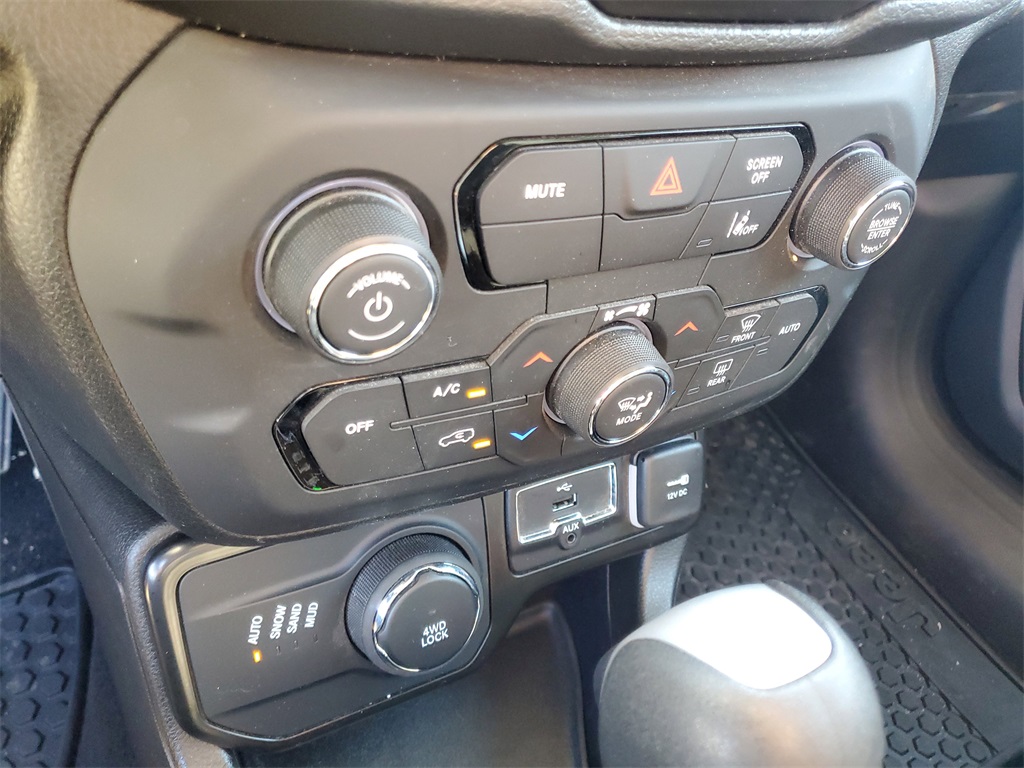 2023 Jeep Renegade Latitude photo 23