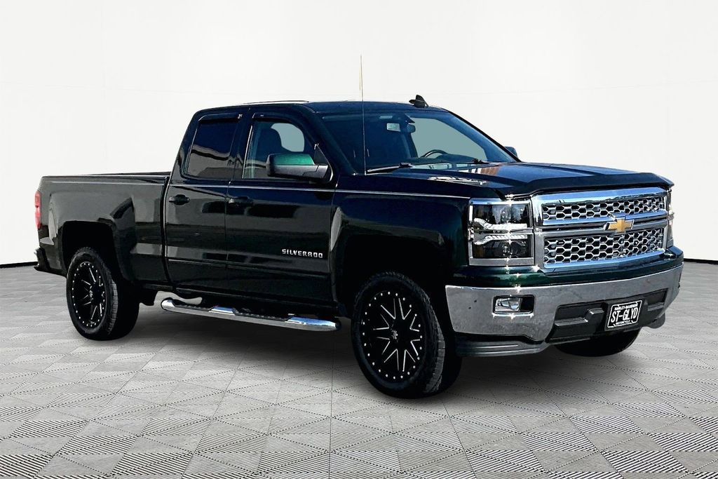 2015 Chevrolet Silverado 1500 LT photo 2