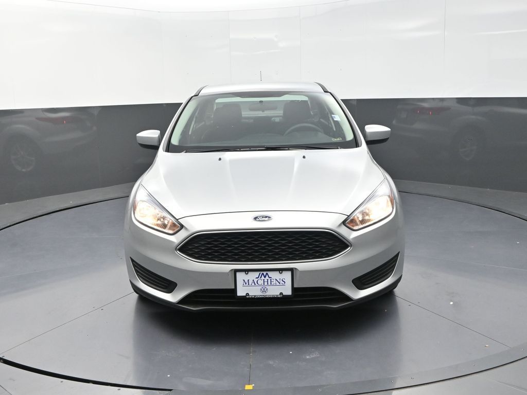 2018 Ford Focus SE photo 2