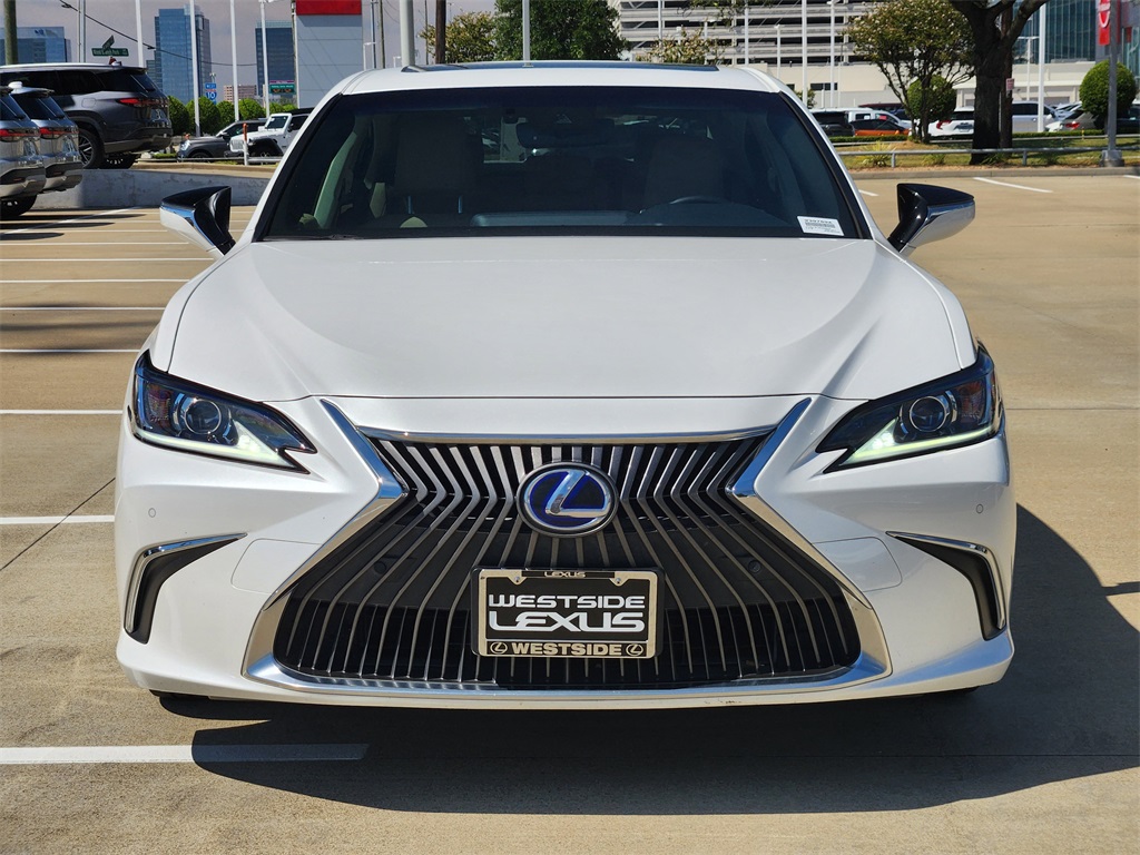 2019 Lexus ES 300h photo 2