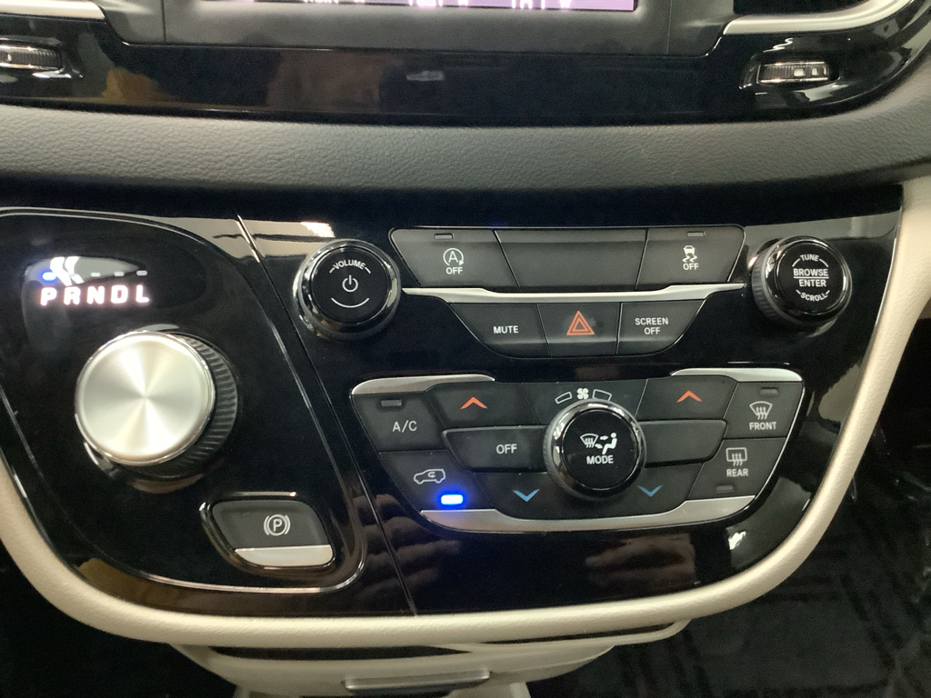 2022 Chrysler Voyager LX photo 18