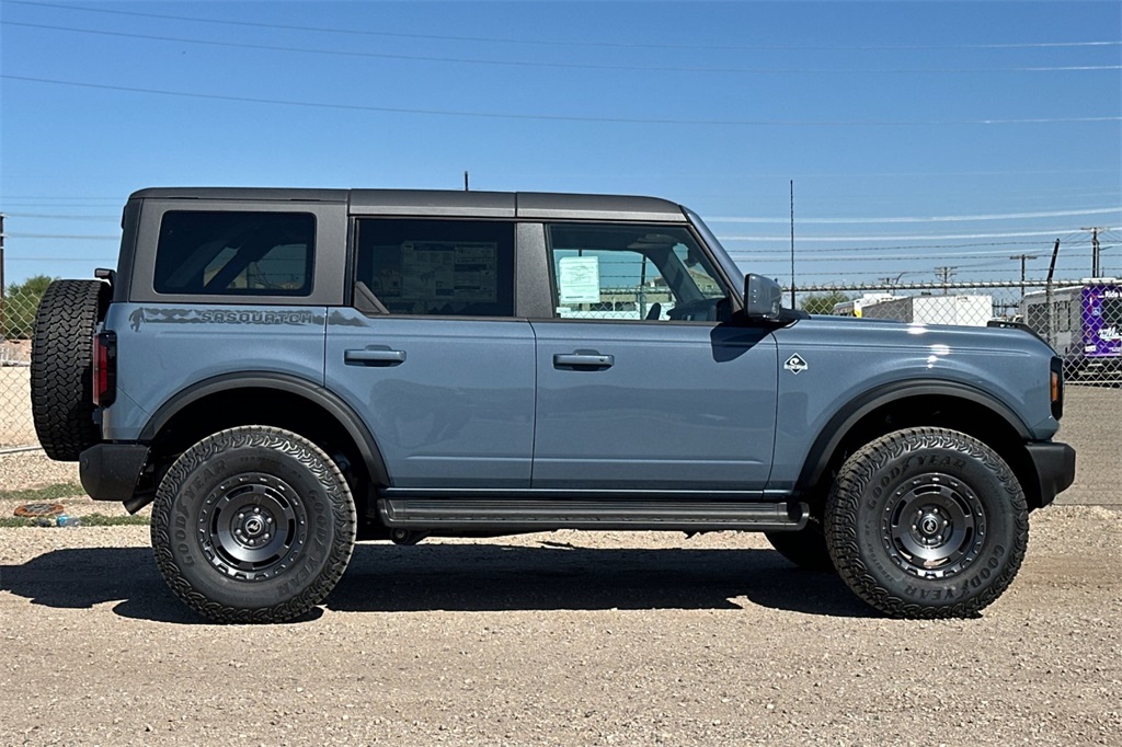2025 Ford Bronco Outer Banks photo 3