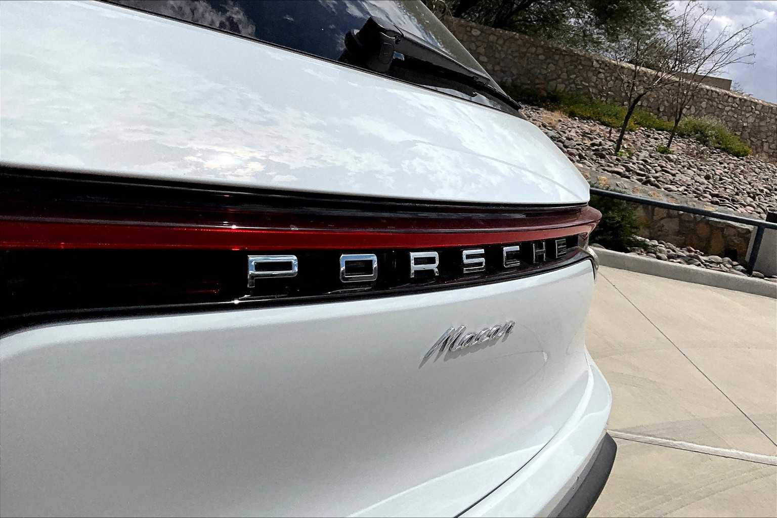 2026 Porsche Macan T photo 23