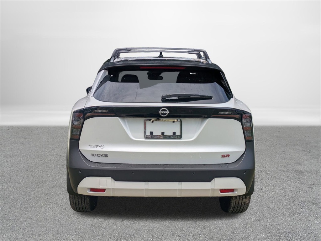 2025 Nissan Kicks SR photo 3