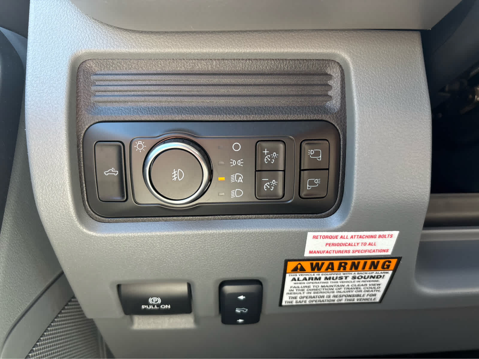 2025 Ford F-350 Super Duty Chassis Cab XLT - Photo 32