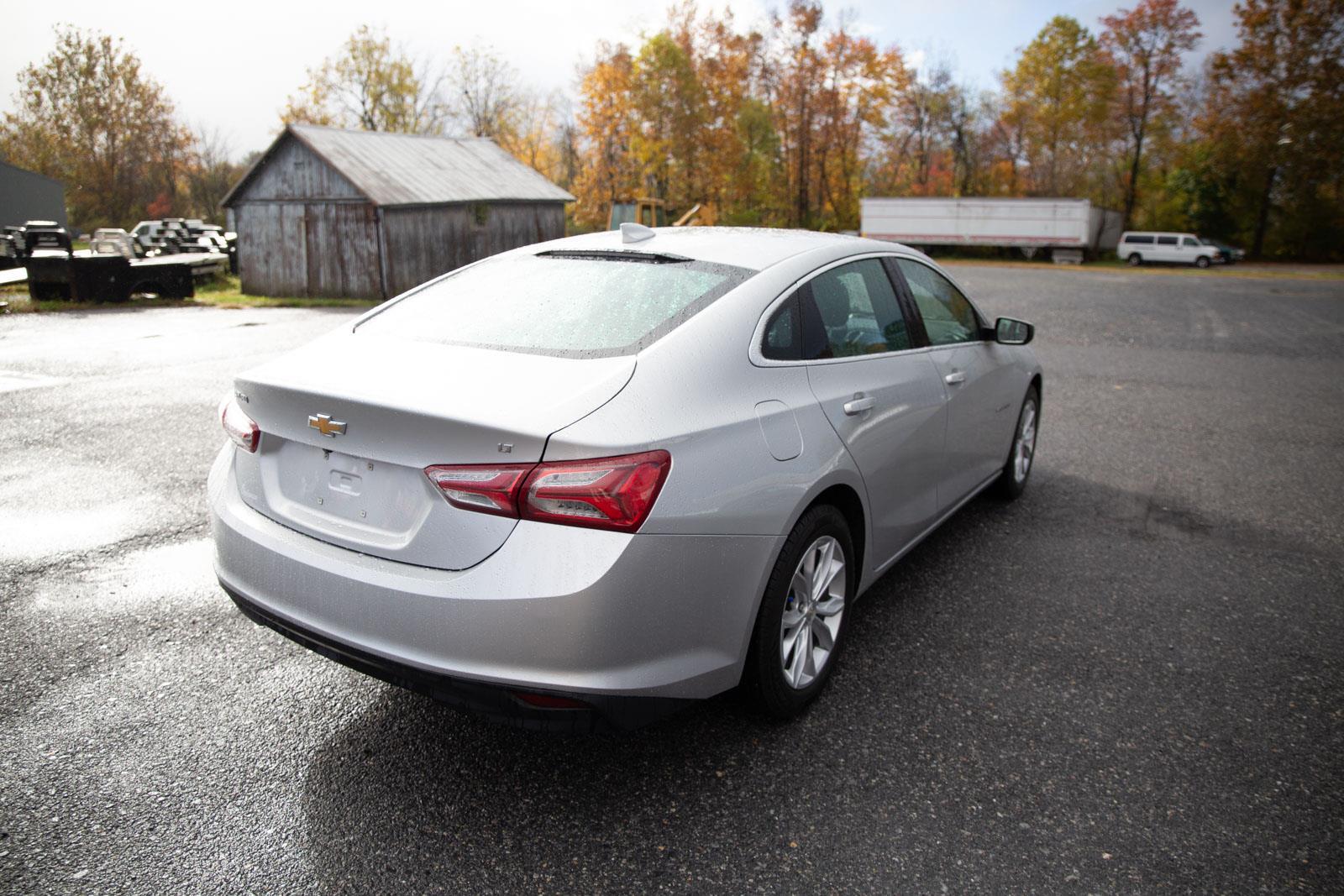 2022 Chevrolet Malibu photo 3