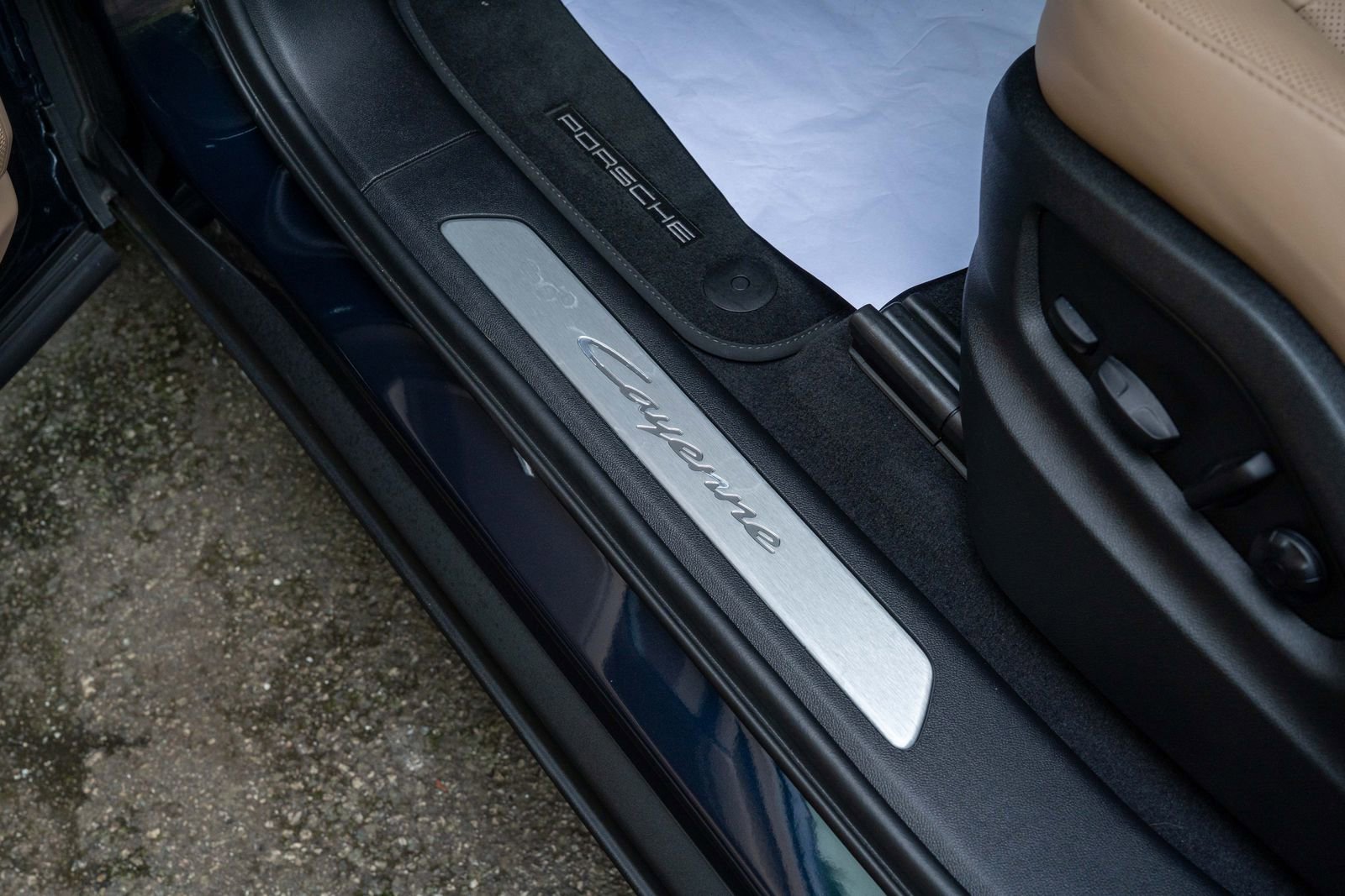 2025 Porsche Cayenne Base photo 23