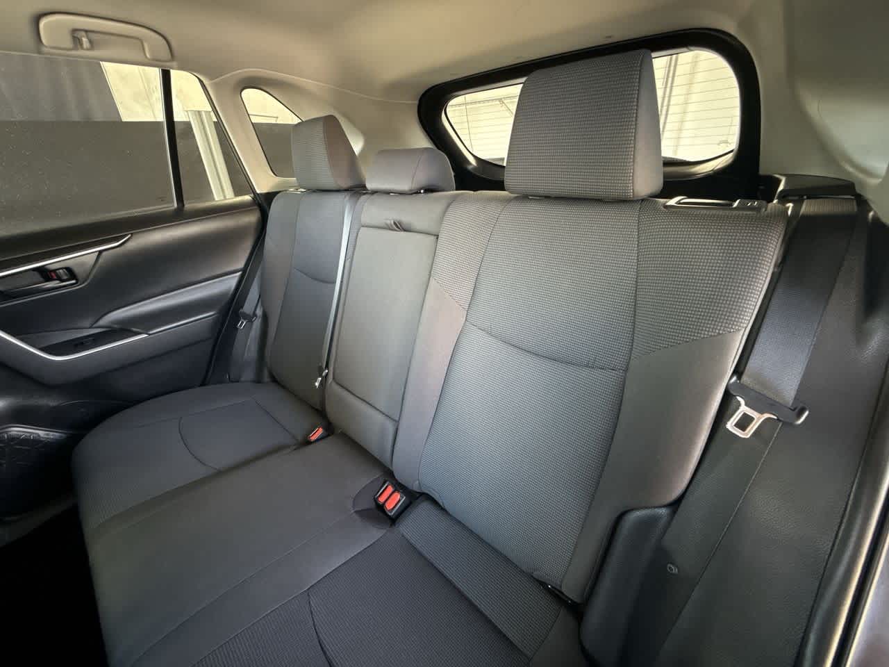 2022 Toyota RAV4 LE photo 20