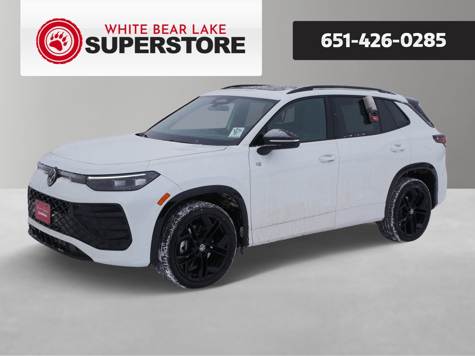 2025 Volkswagen Tiguan SE R-LINE BLACK's photo