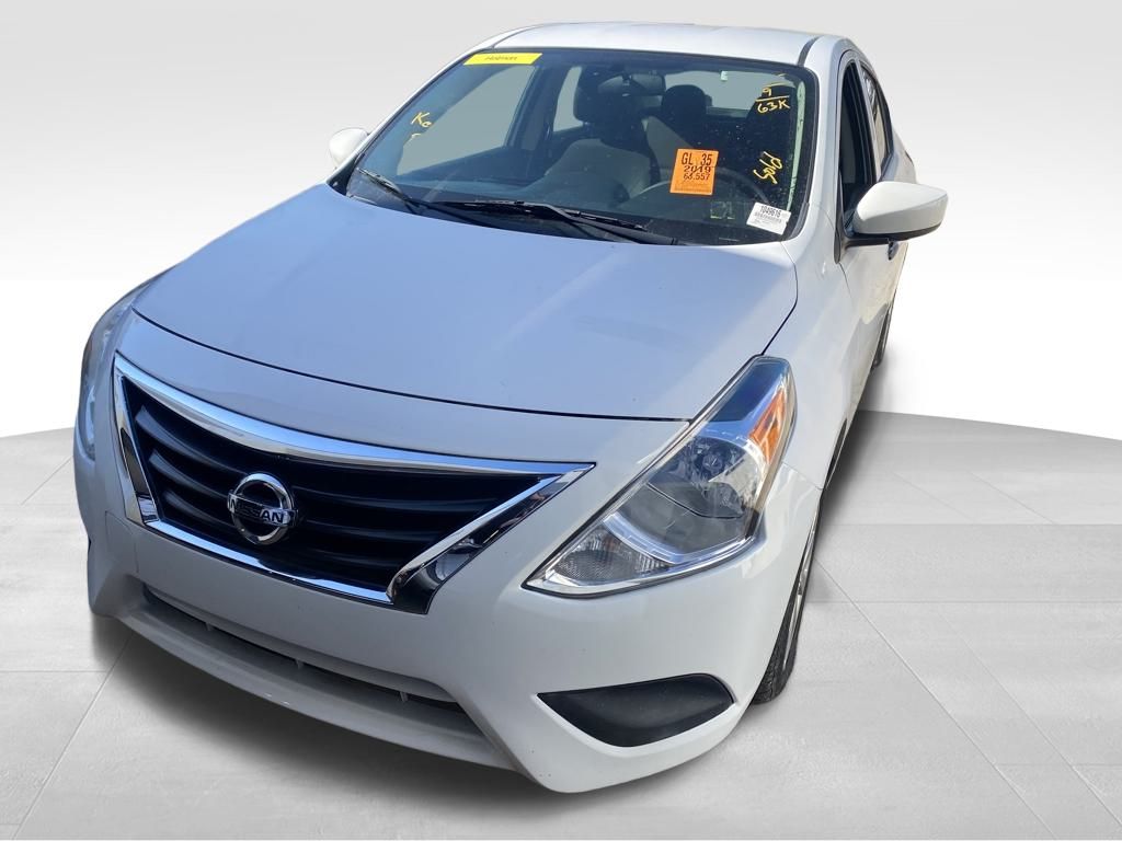 2019 Nissan Versa 1.6 Plus photo 2