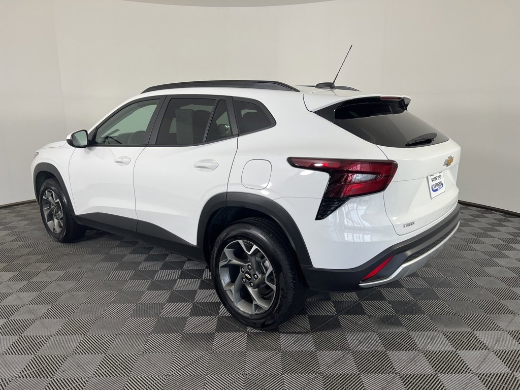 2025 Chevrolet Trax LT photo 23
