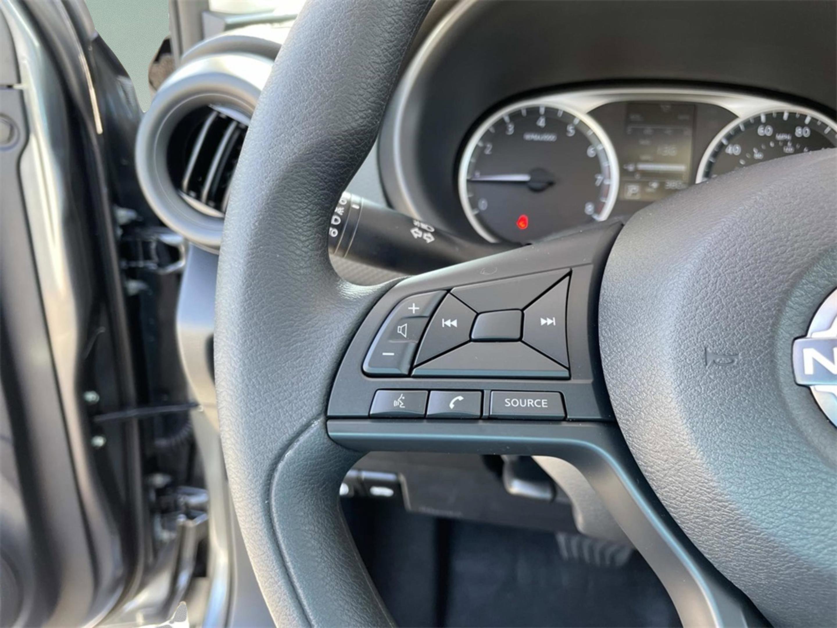 2025 Nissan Kicks Play S photo 11