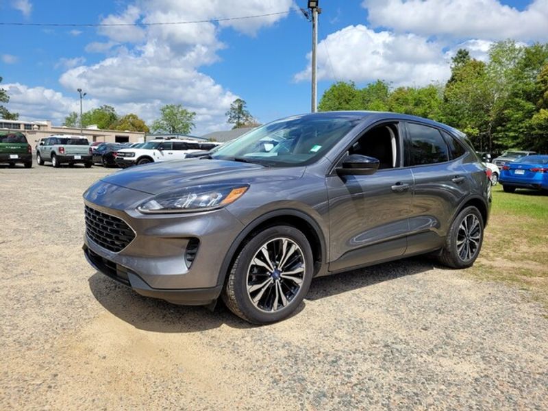 2022 Ford Escape SE photo 3