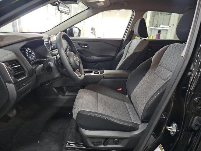 2023 Nissan Rogue SV photo 3