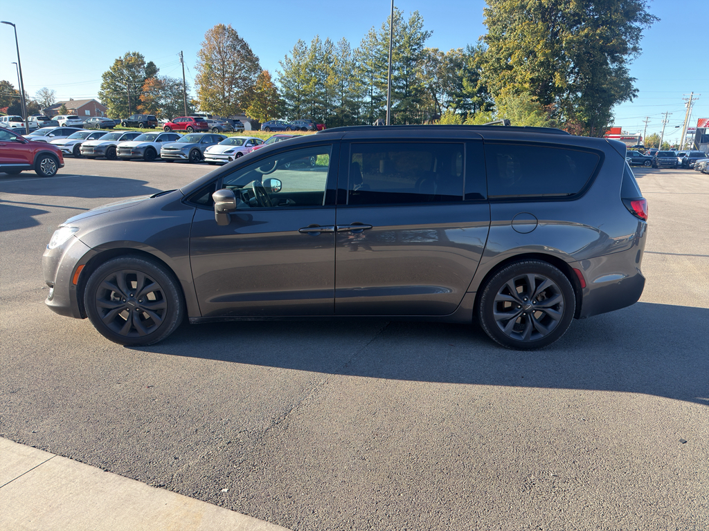2019 Chrysler Pacifica Limited photo 4