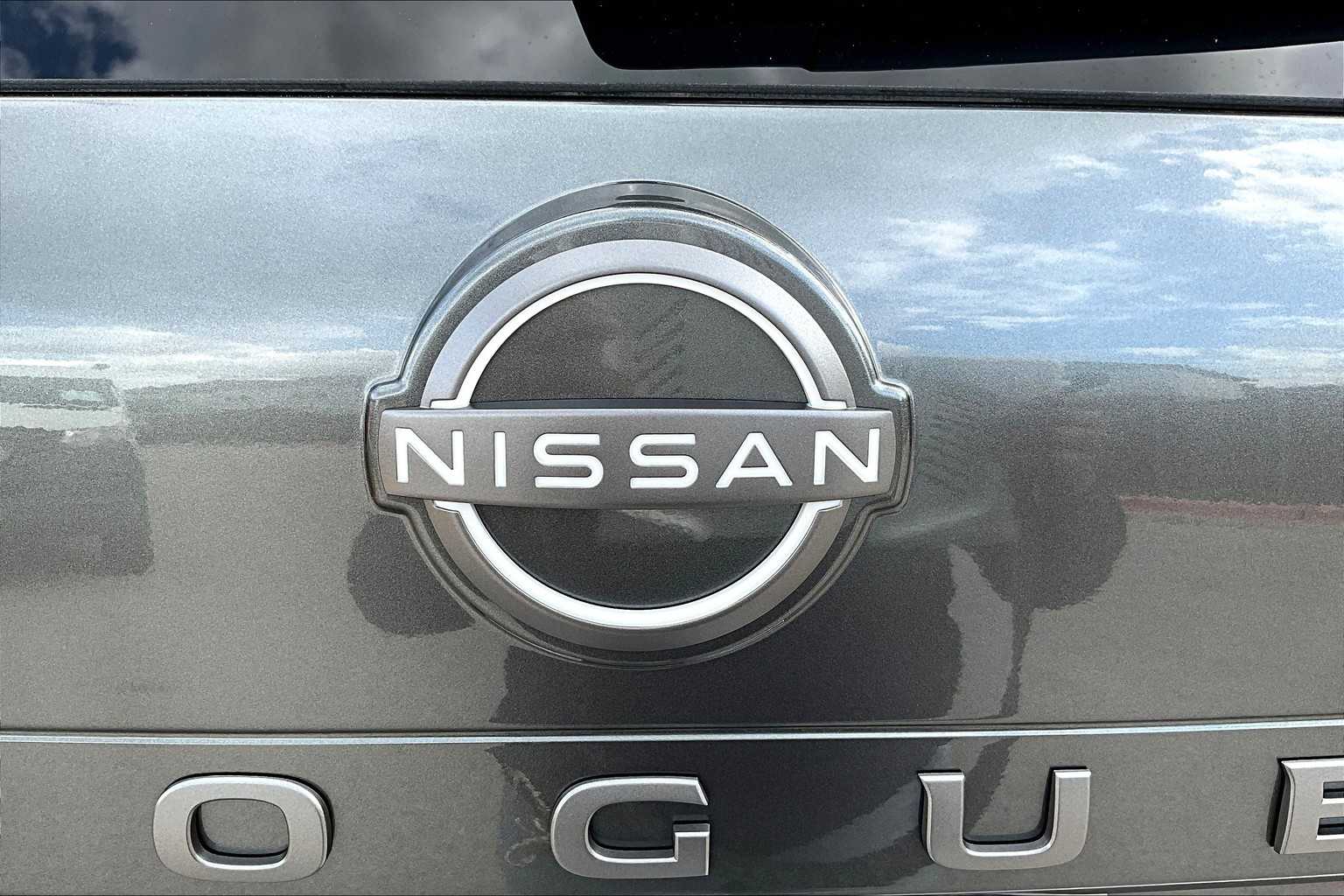 2025 Nissan Rogue SV photo 5
