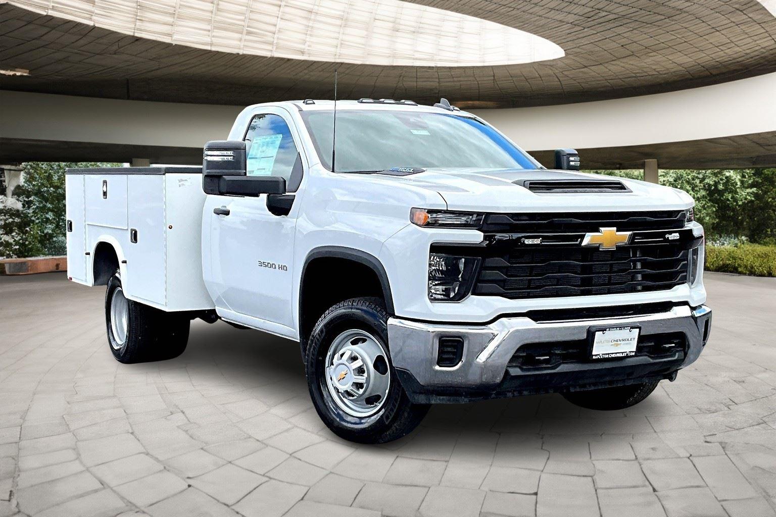 2025 Chevrolet Silverado 3500HD Work Truck photo 2
