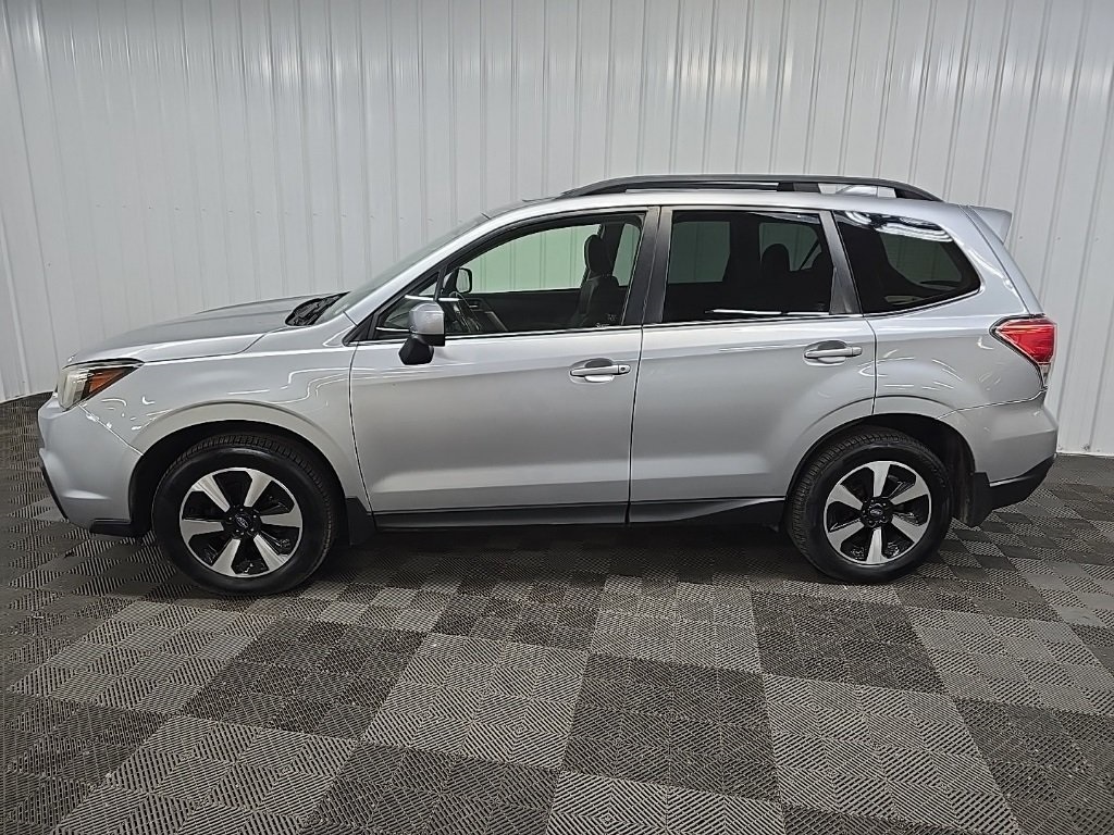 2017 Subaru Forester 2.5i Limited photo 3
