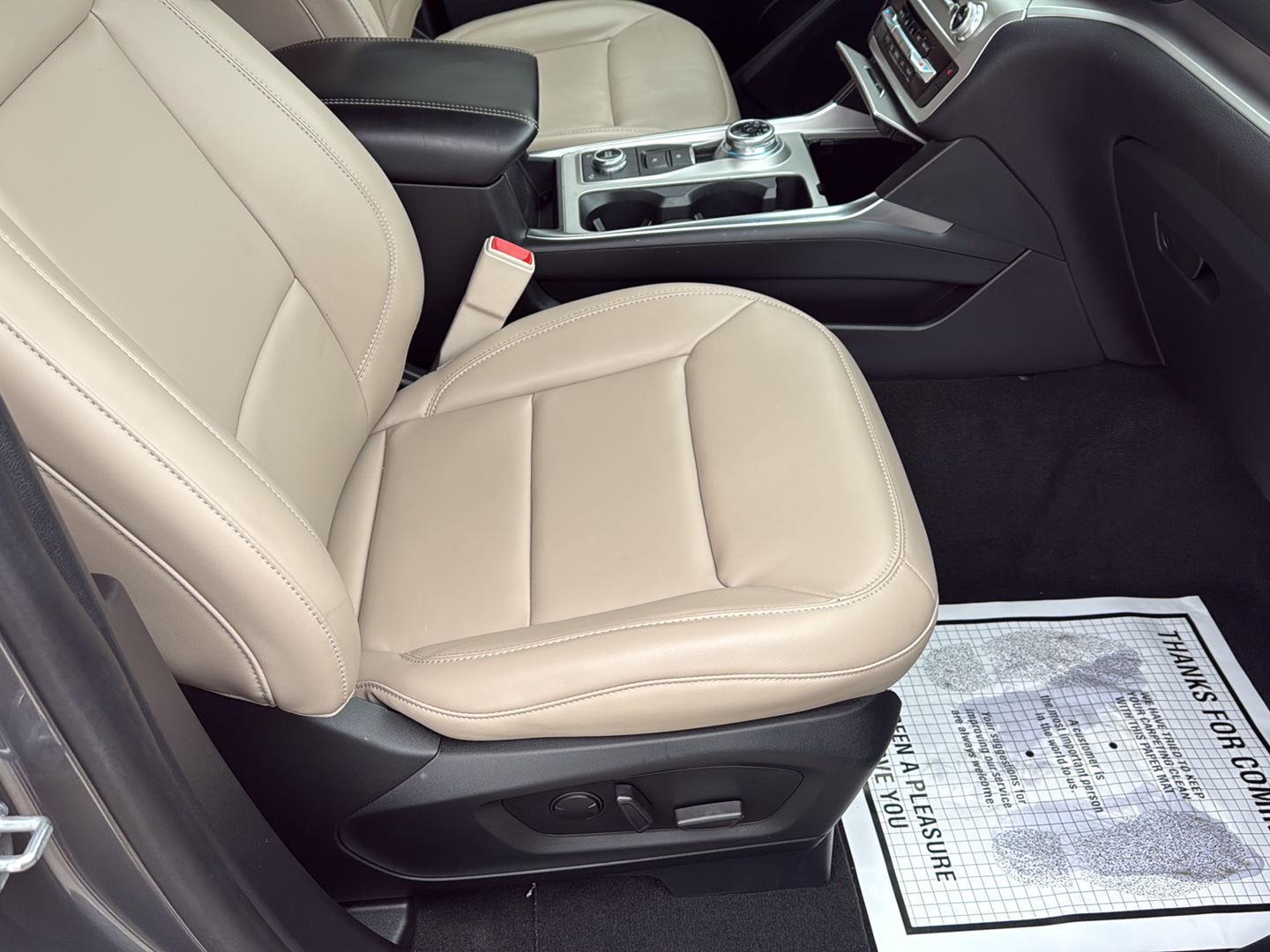 2022 Ford Explorer XLT photo 25