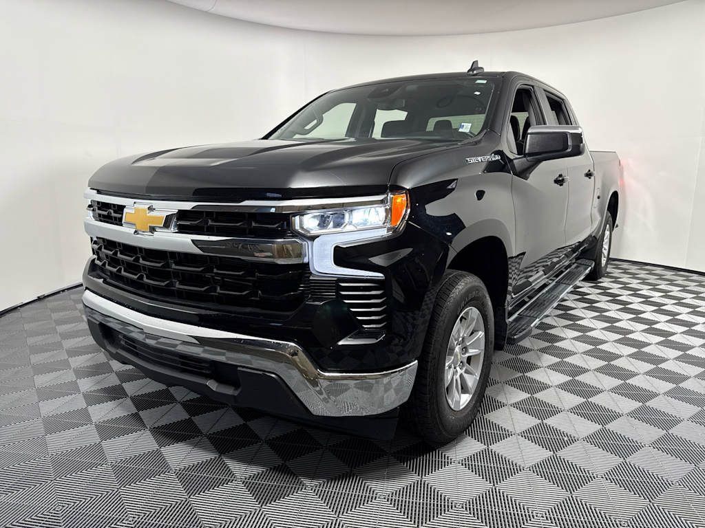 2024 Chevrolet Silverado 1500 LT's photo