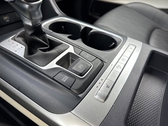 2024 Kia Carnival LX photo 14