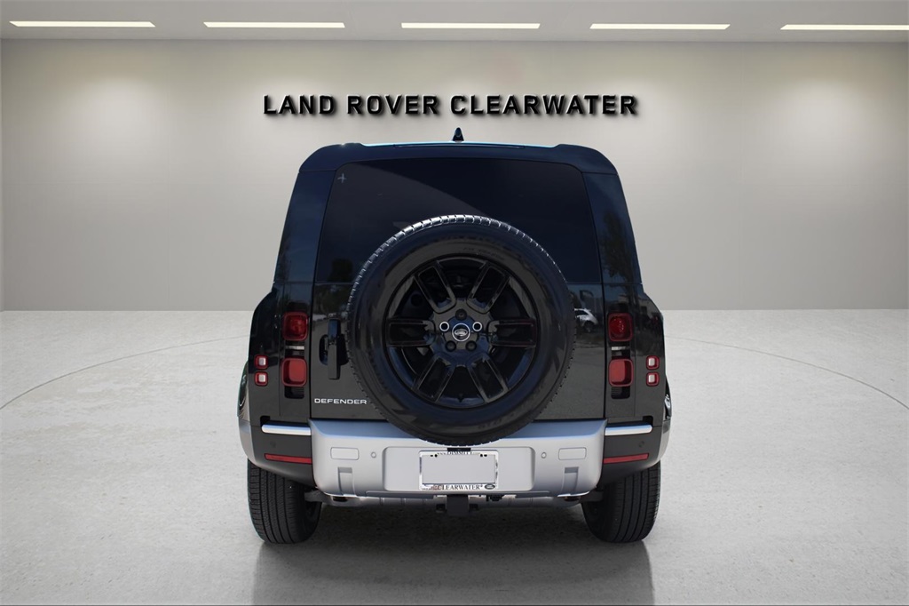2025 Land Rover Defender 110 S photo 4