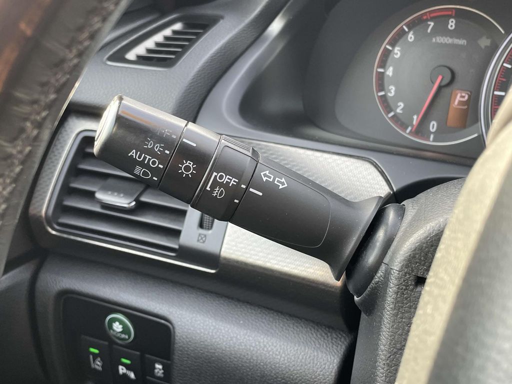 2016 Honda Accord Touring photo 11
