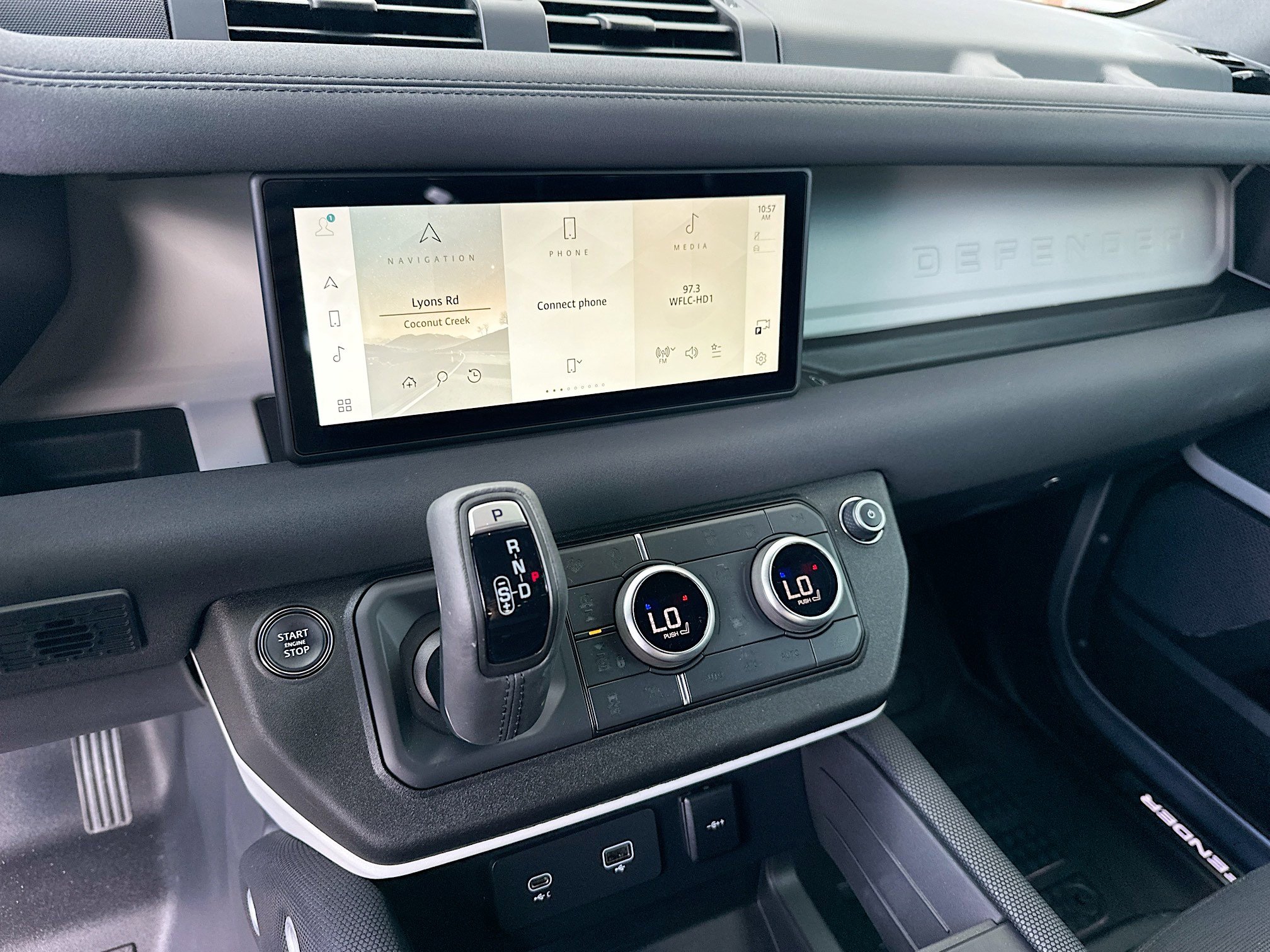 2023 Land Rover Defender X-Dynamic SE photo 11