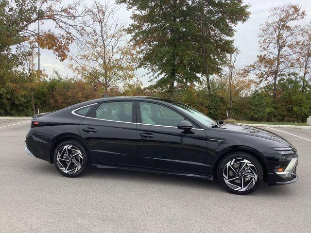 2026 Hyundai Sonata SEL Sport photo 4