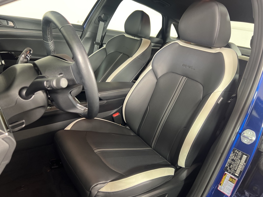 2025 Kia K5 GT-Line photo 9