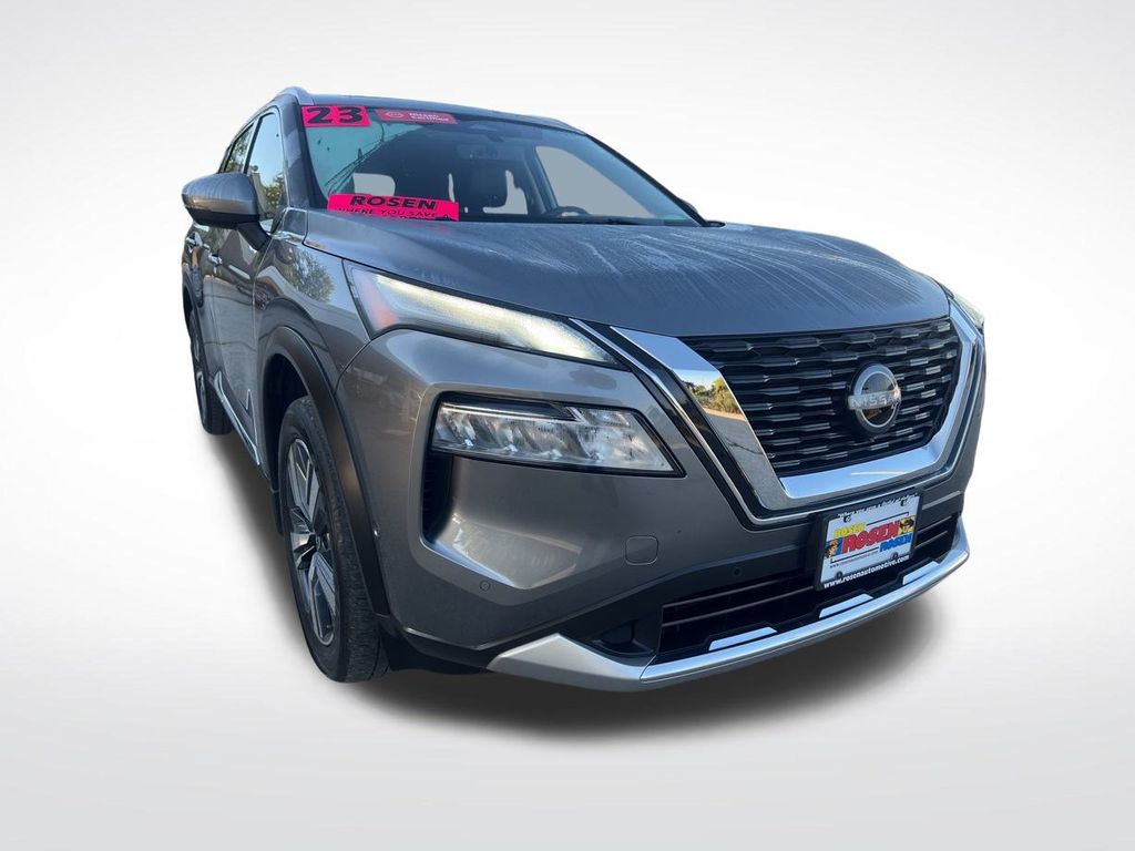 2023 Nissan Rogue Platinum photo 3