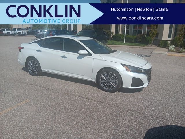 2025 Nissan Altima SL's photo