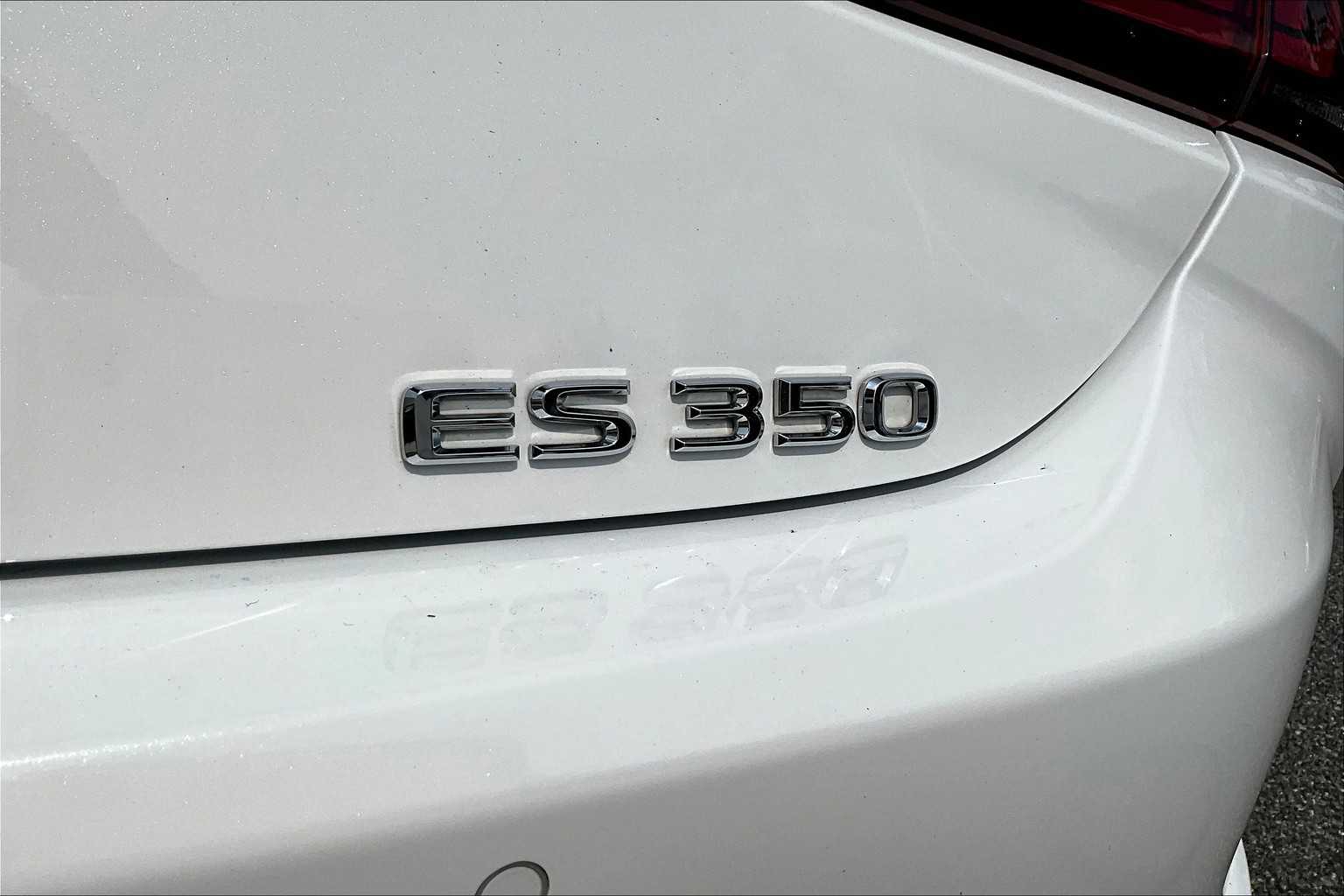 2022 Lexus ES F SPORT Handling photo 9