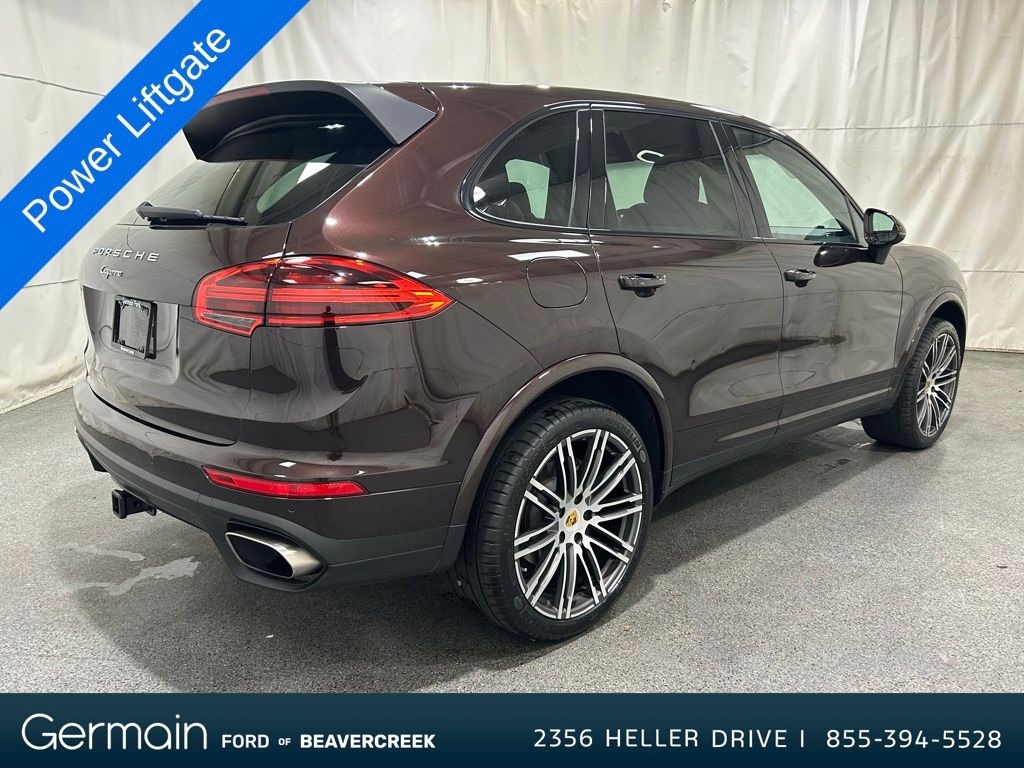 2017 Porsche Cayenne Base photo 6