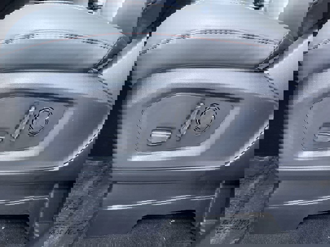 2025 Ford Explorer photo 11