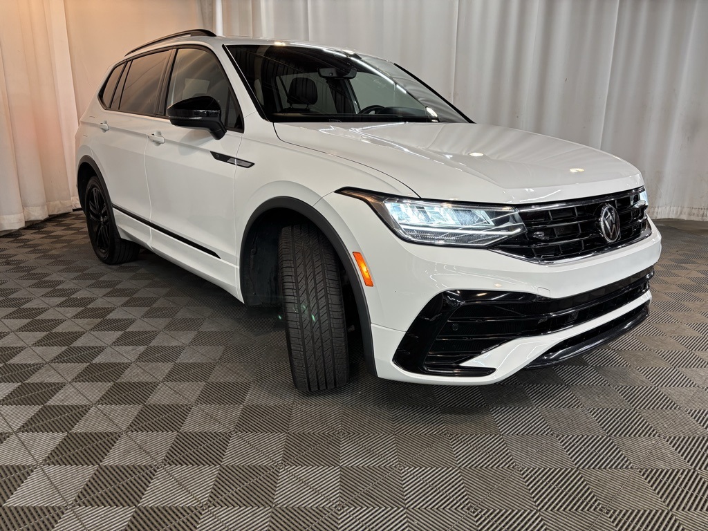 2022 Volkswagen Tiguan SE R-Line Black photo 2