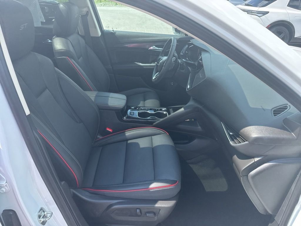 2022 Buick Envision Essence photo 11