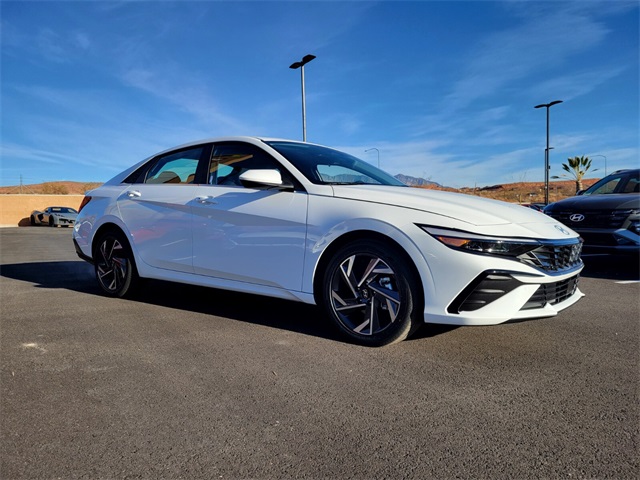 2025 Hyundai Elantra SEL Convenience photo 2