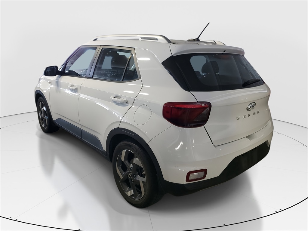 2023 Hyundai Venue SEL photo 4