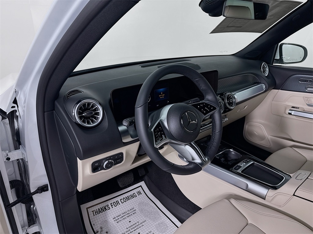 2025 Mercedes Benz GLB 250 4MATIC photo 4