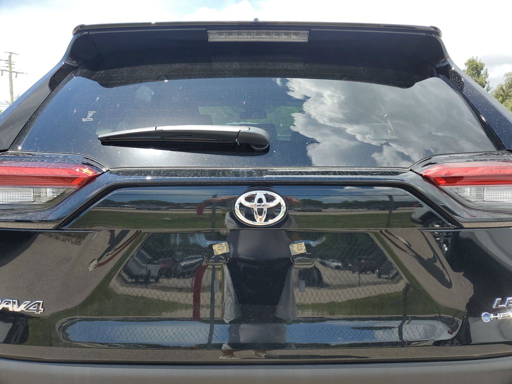2025 Toyota RAV4 Hybrid LE photo 13