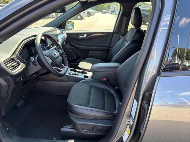2025 Ford Escape ST-Line photo 8