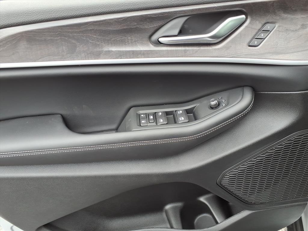 2025 Jeep Grand Cherokee Limited photo 3